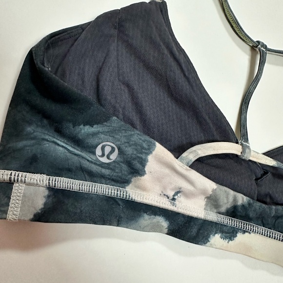 Lululemon Bra Size 6 - Picture 4 of 5